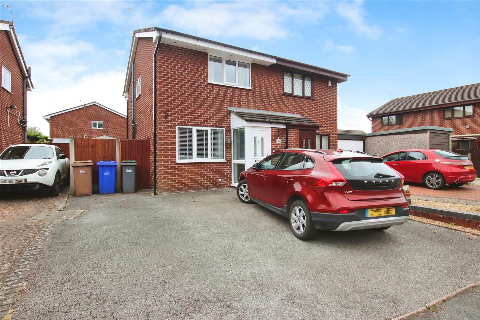 2 bedroom Semi-Detached House For Sale