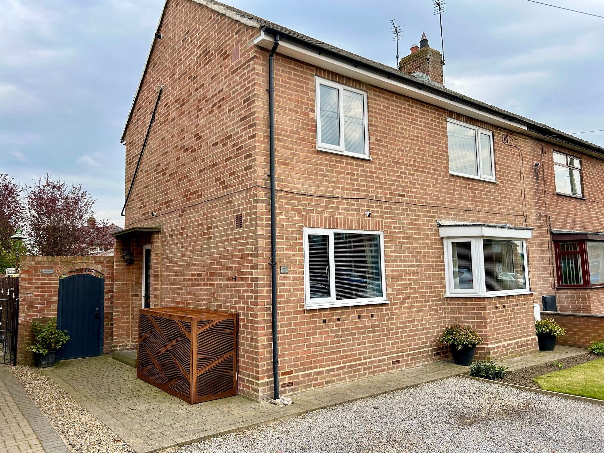 3 bedroom Semi-detached house SSTC