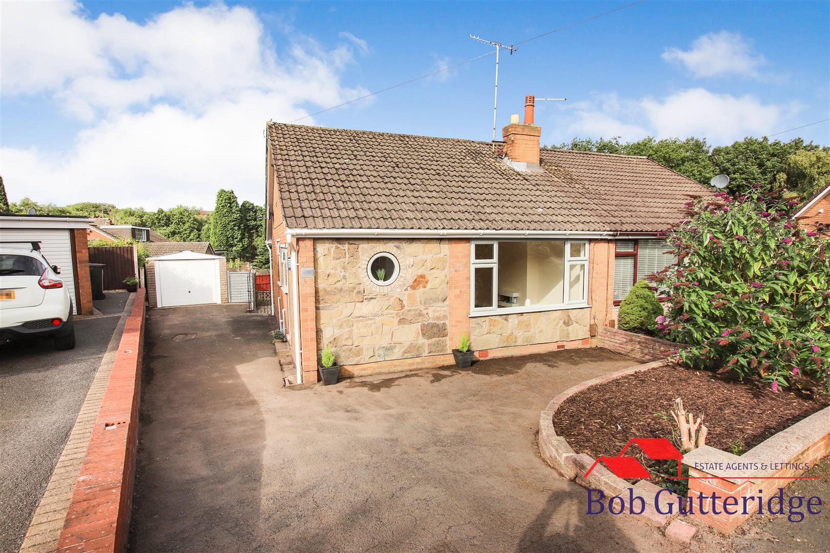 2 bedroom Semi-detached house SSTC
