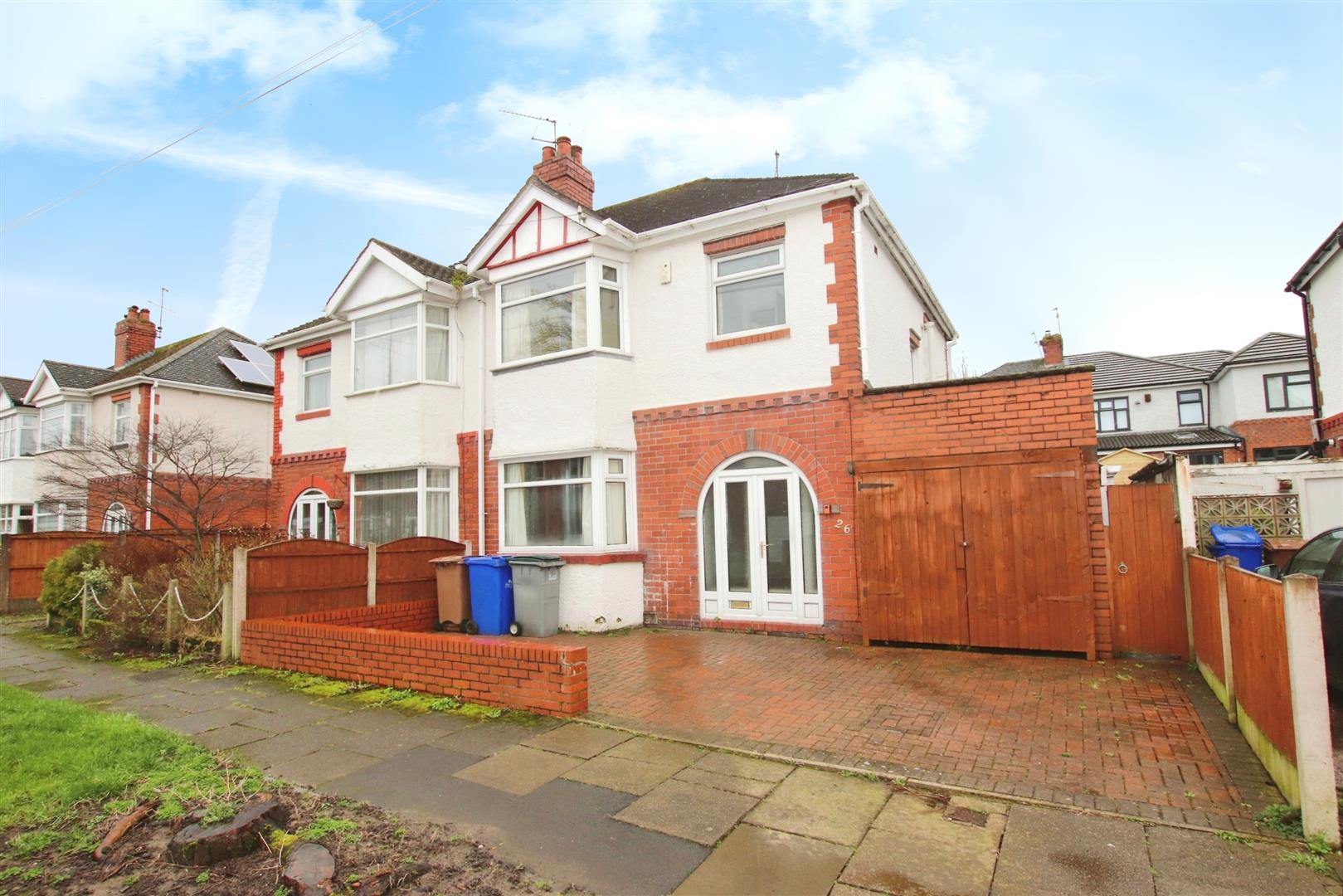 3 bedroom Semi-Detached House SSTC