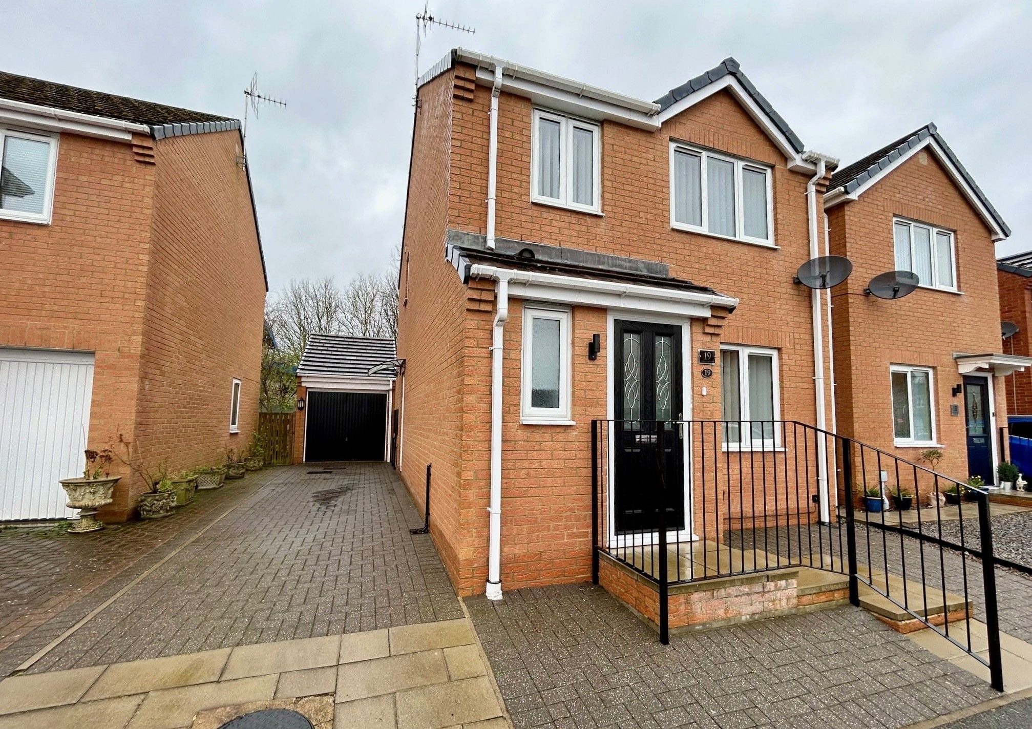 3 bedroom Detached house SSTC