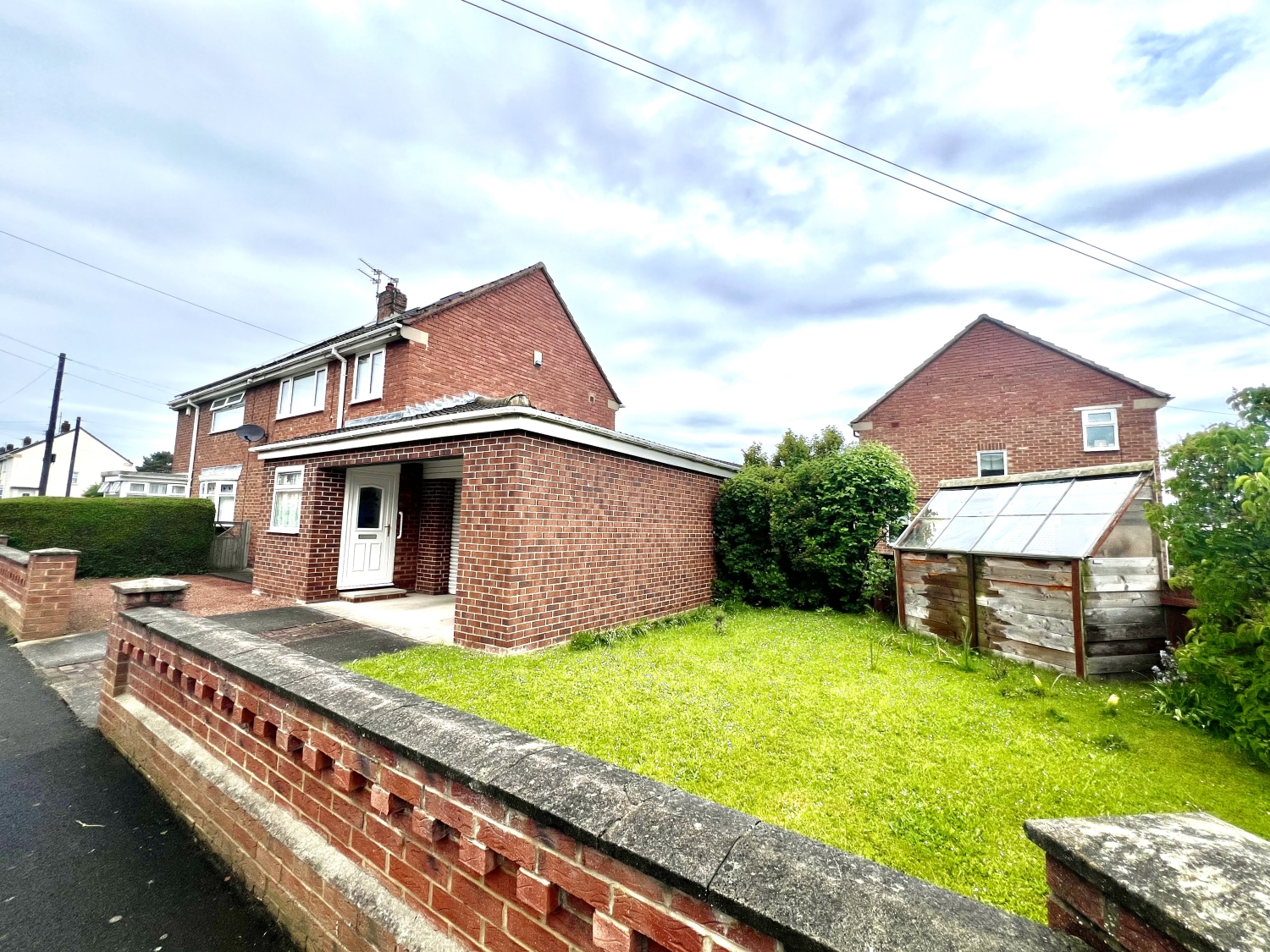 3 bedroom Semi-Detached Under Offer