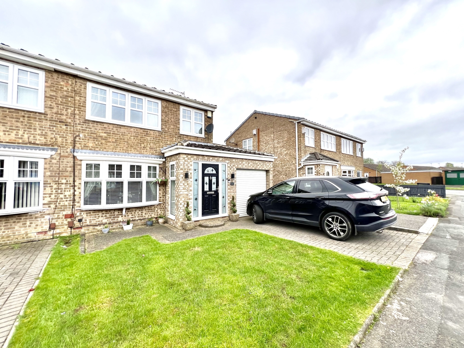 3 bedroom Semi-Detached Under Offer
