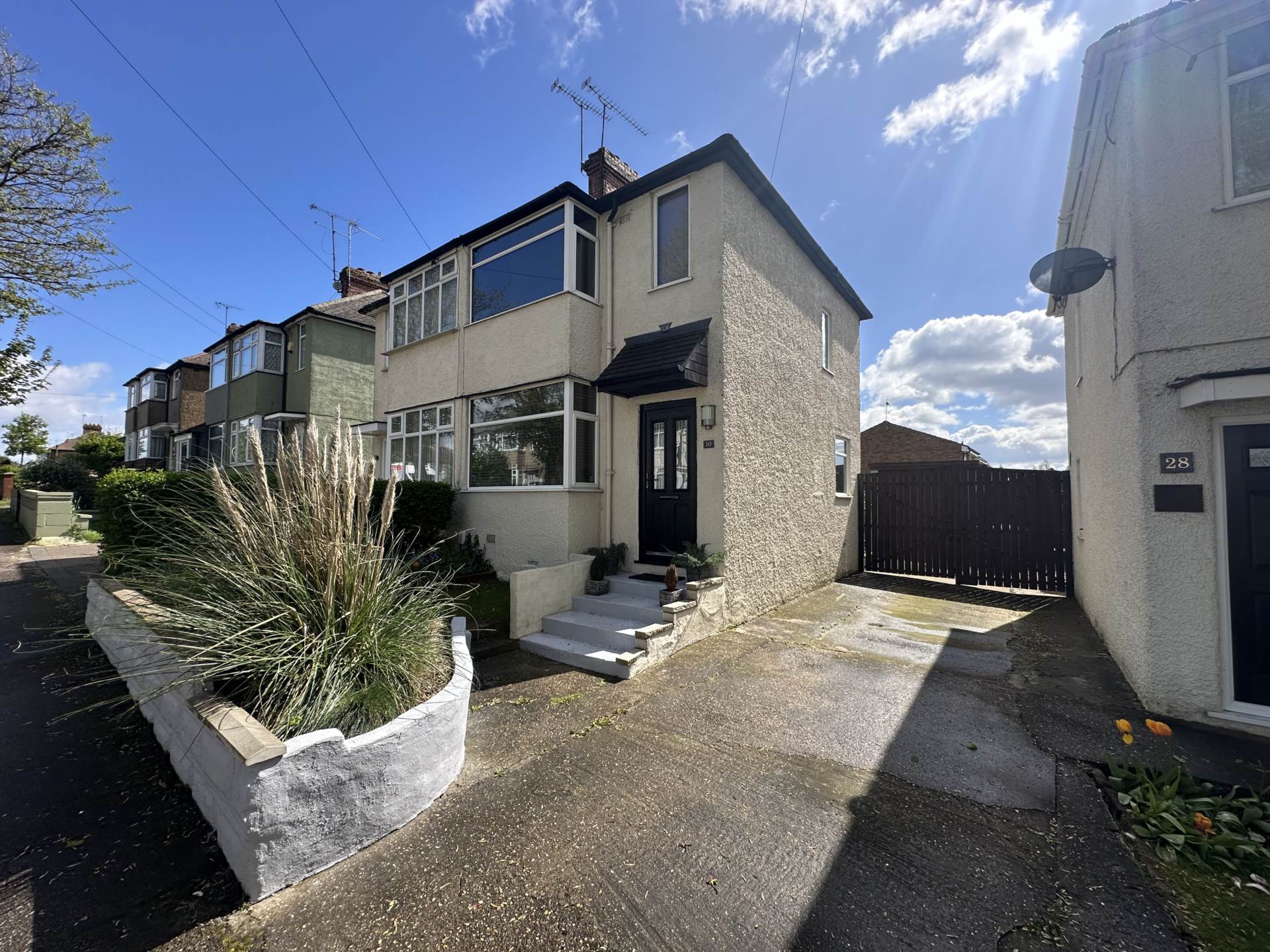 2 bedroom Semi-detached house Sold