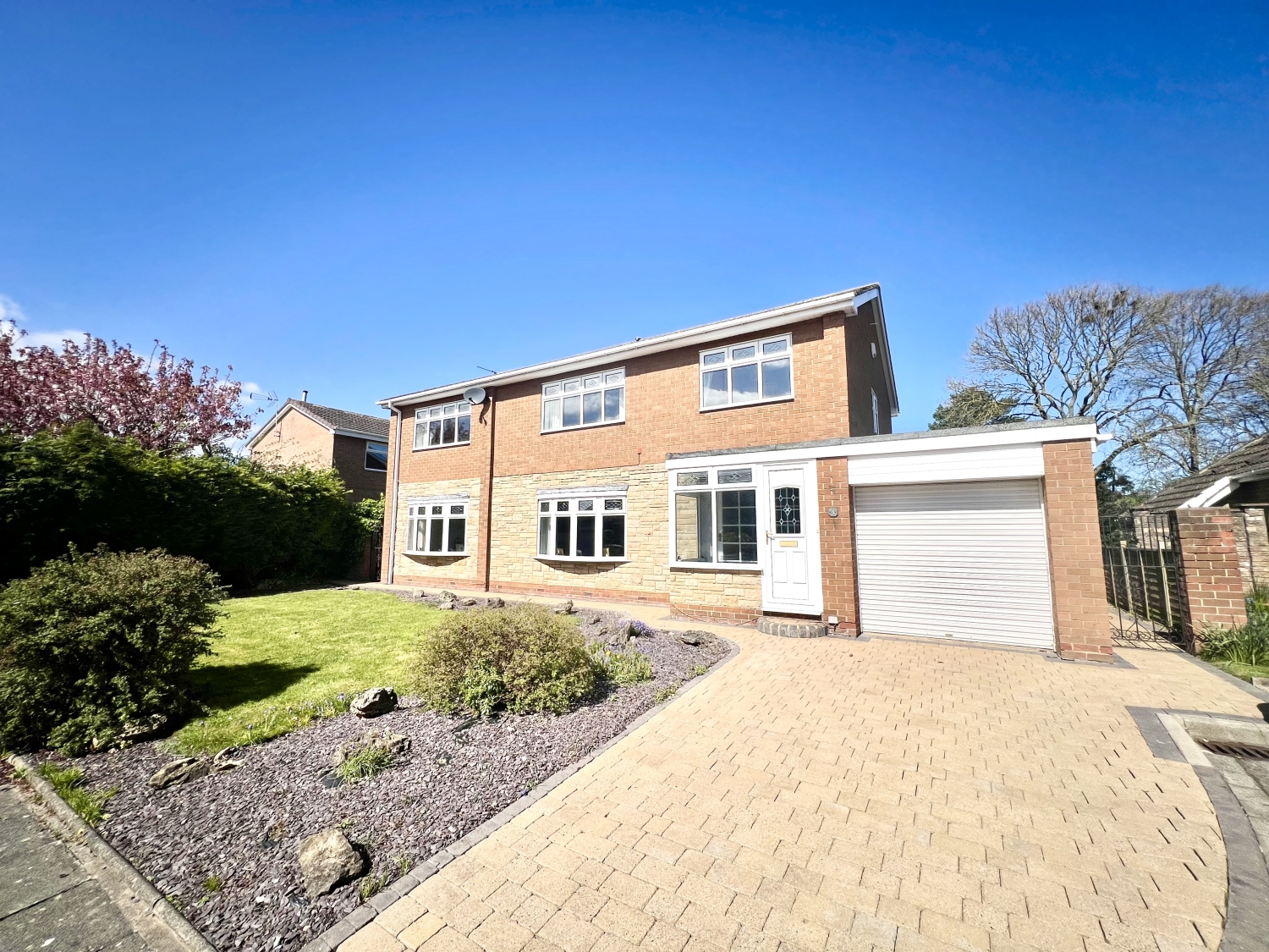 5 bedroom Detached For Sale