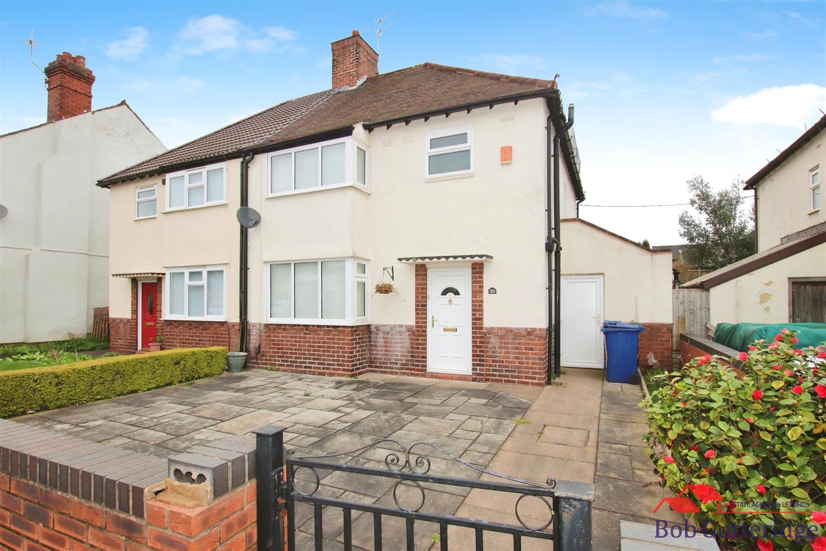 3 bedroom Semi-Detached House SSTC
