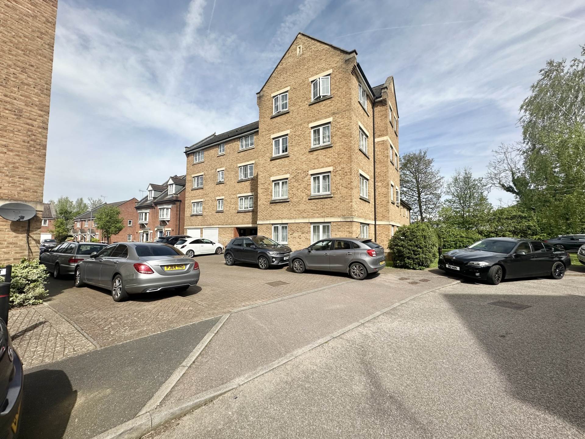 2 bedroom Apartment For Sale