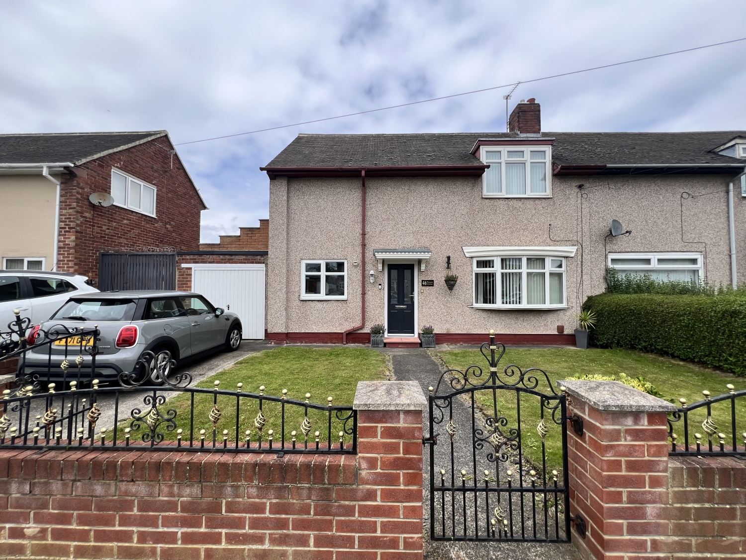 2 bedroom Terraced For Sale