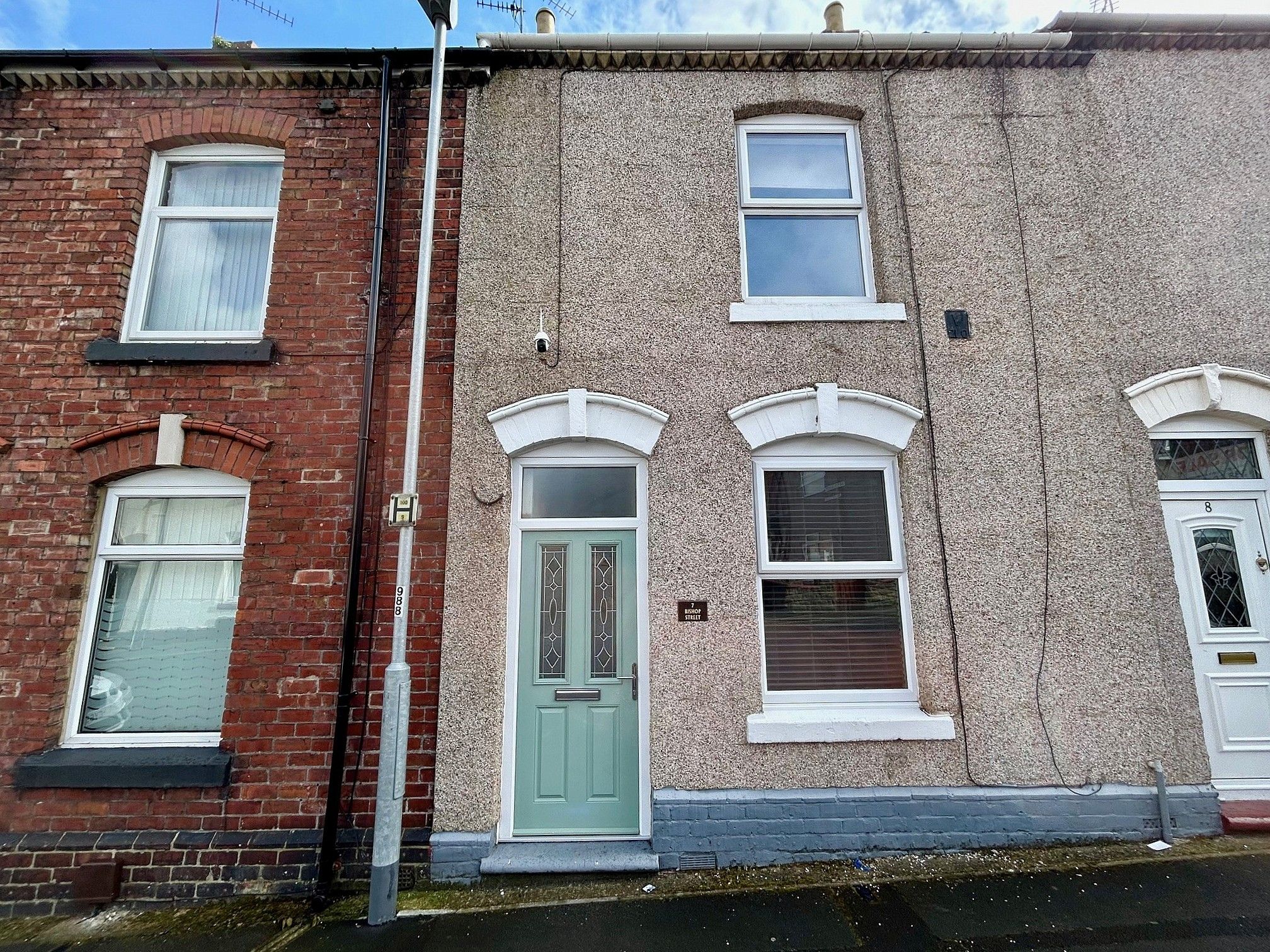 2 bedroom Terraced House SSTC