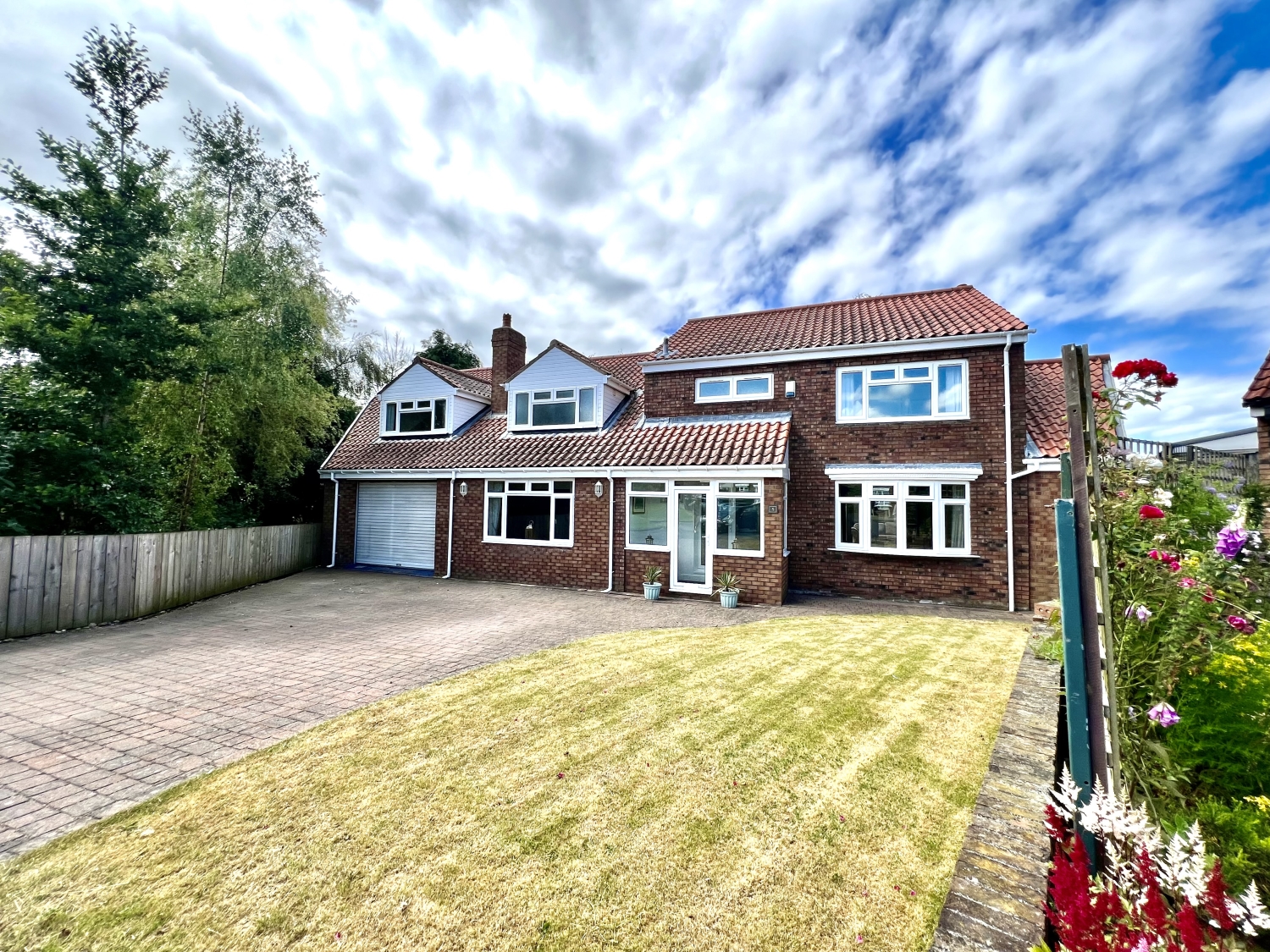 6 bedroom Detached For Sale
