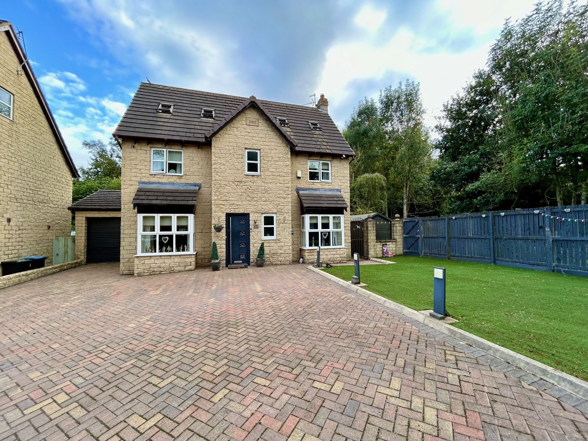 5 bedroom Detached House Sold