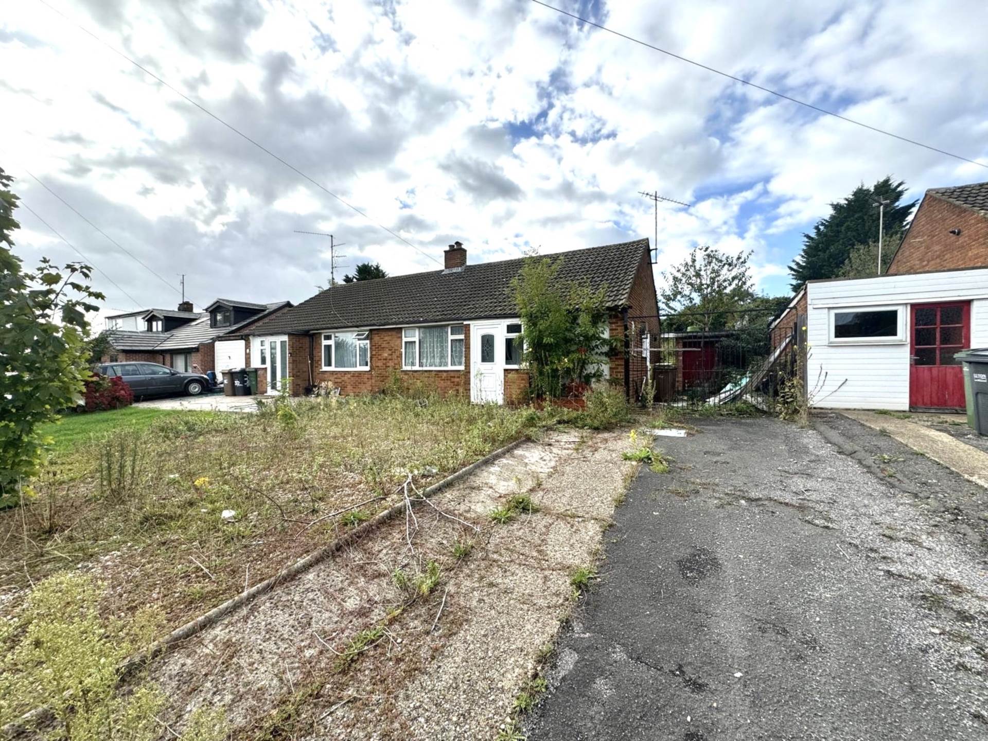 2 bedroom Semi-detached house Sold