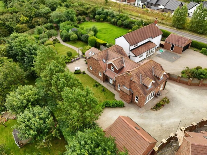 4 bedroom Detached house Under Offer