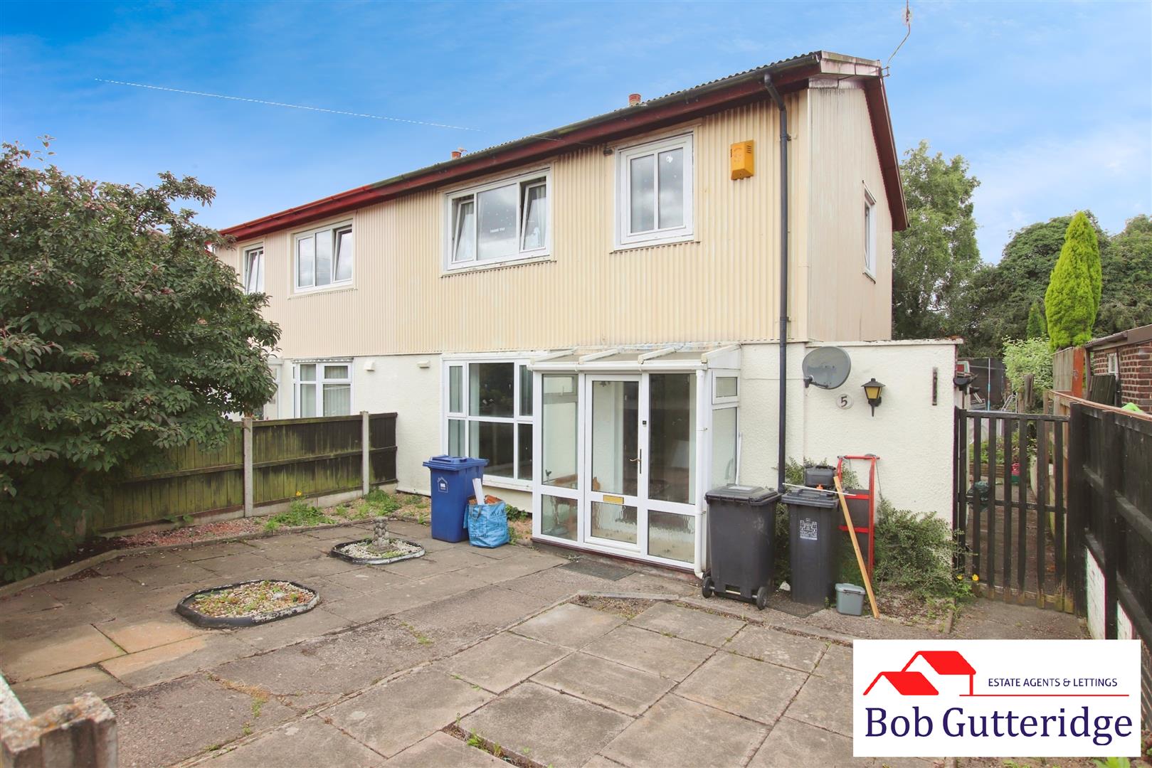 3 bedroom Semi-detached house SSTC