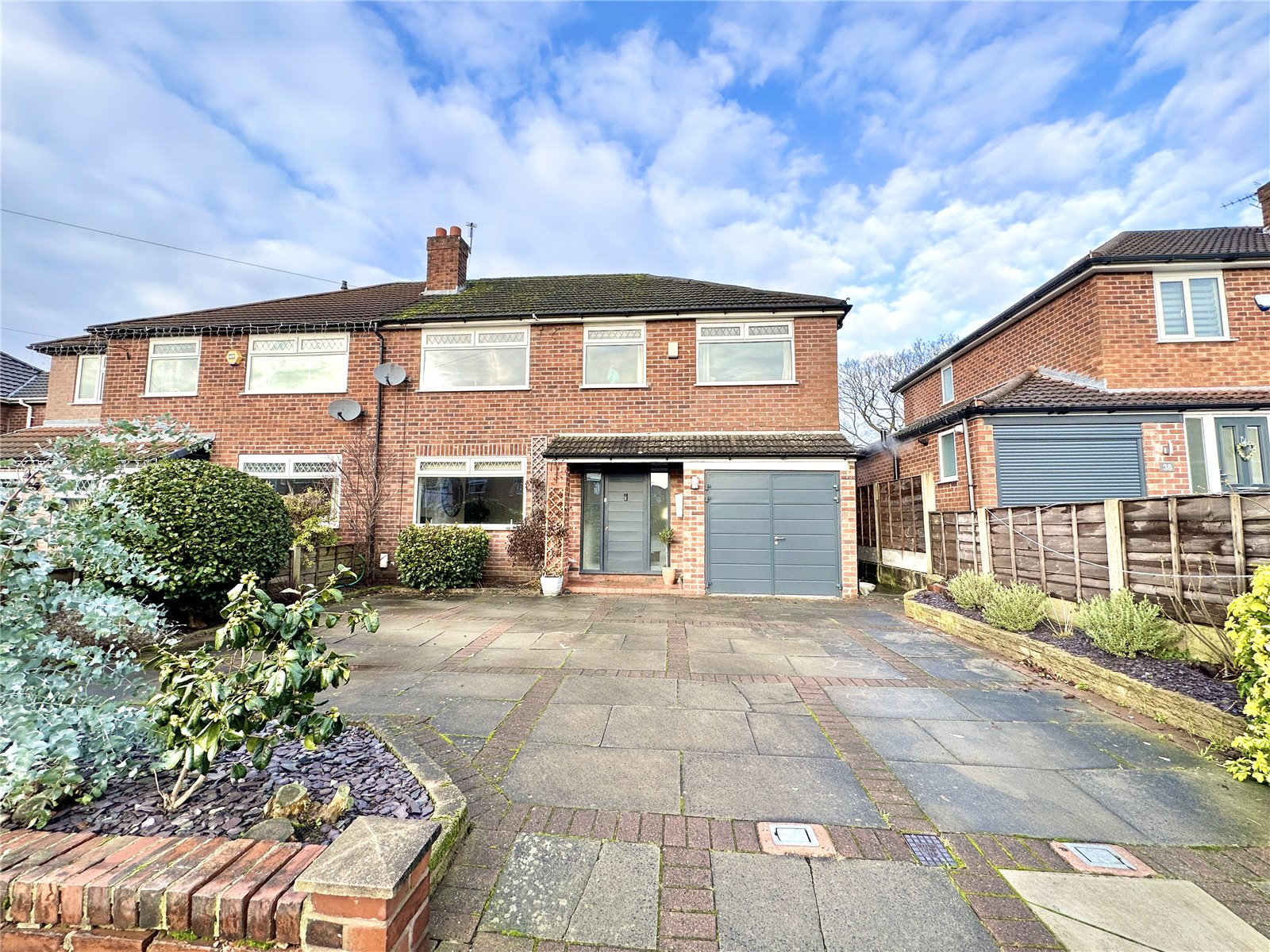 5 bedroom Semi-Detached House SSTC