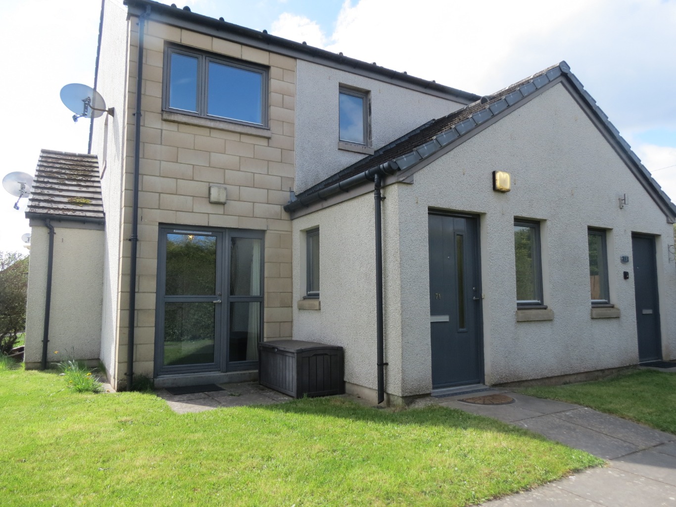 1 bedroom Semi-detached house For Sale
