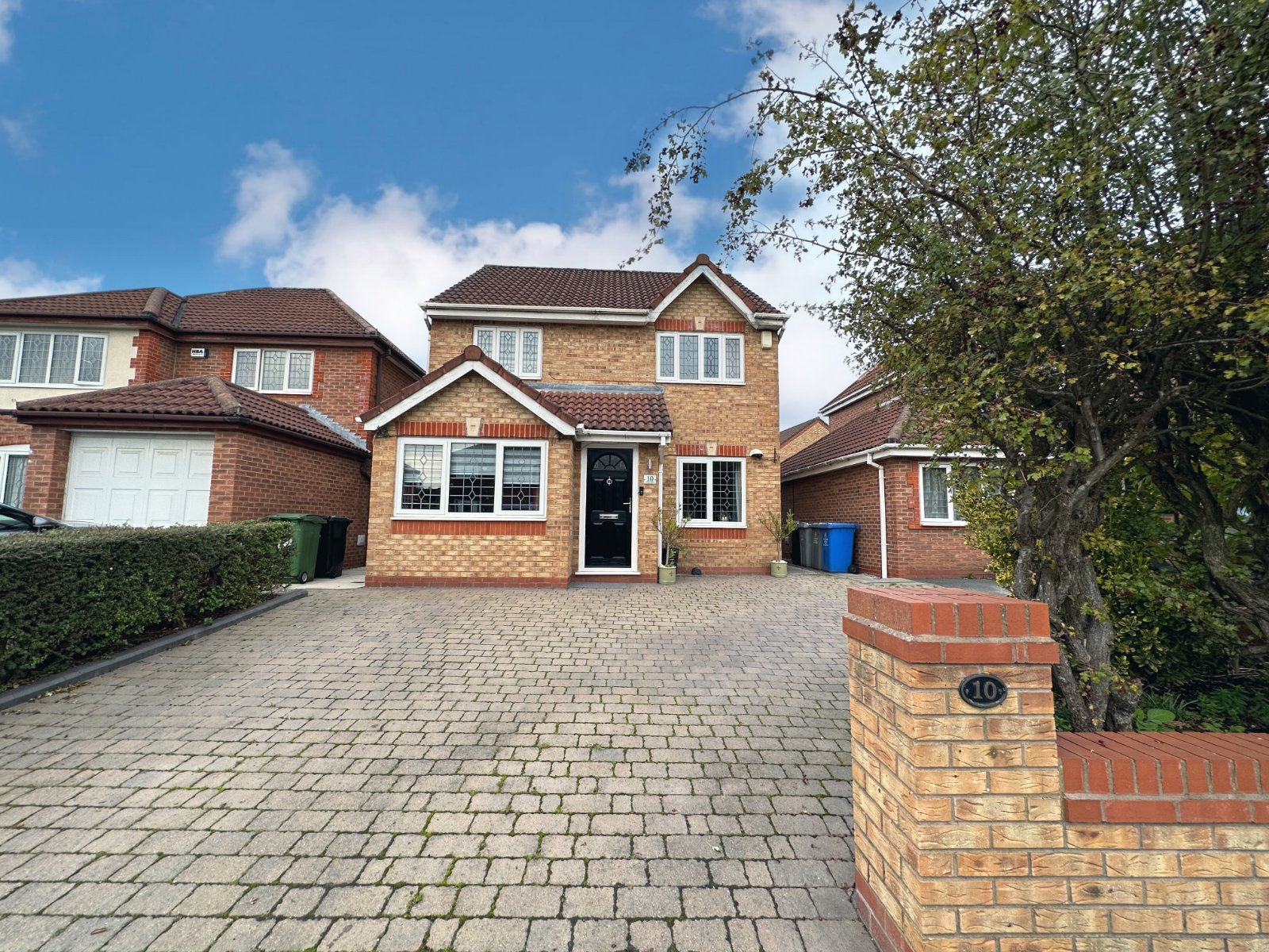 3 bedroom Detached House SSTC