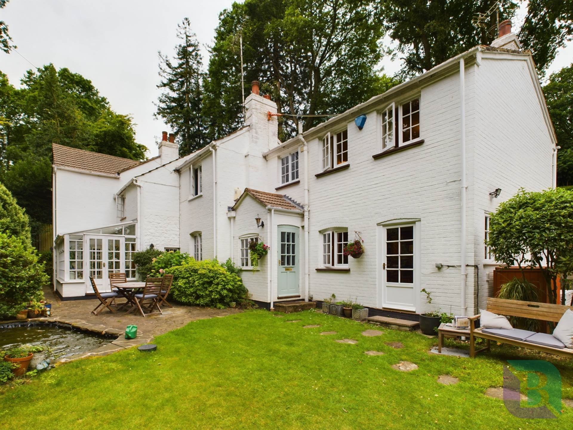 5 bedroom Cottage For Sale