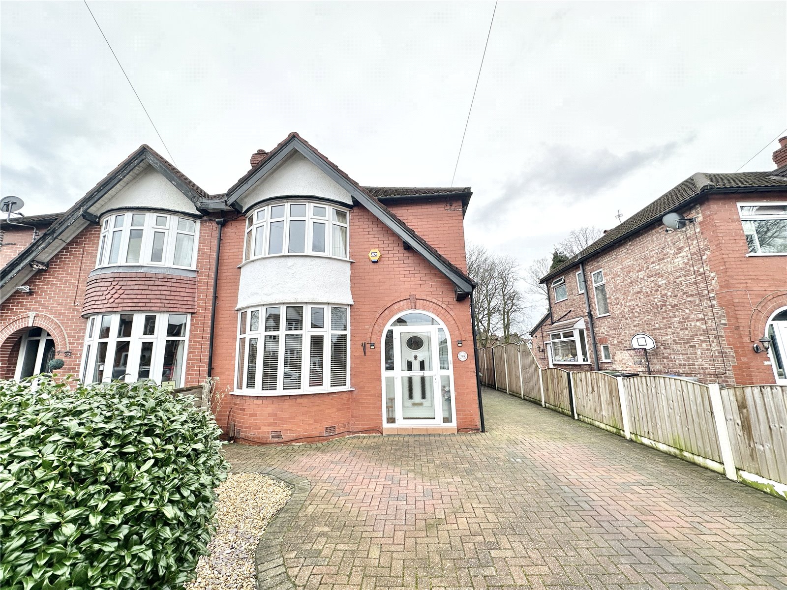 3 bedroom Semi-Detached House SSTC