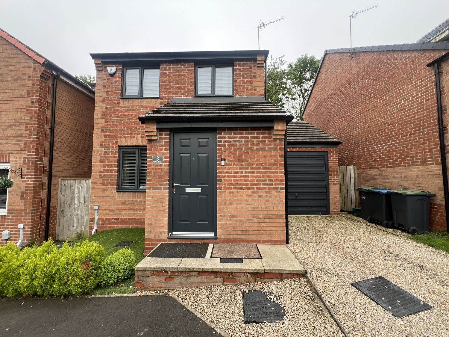 3 bedroom Detached house Under Offer