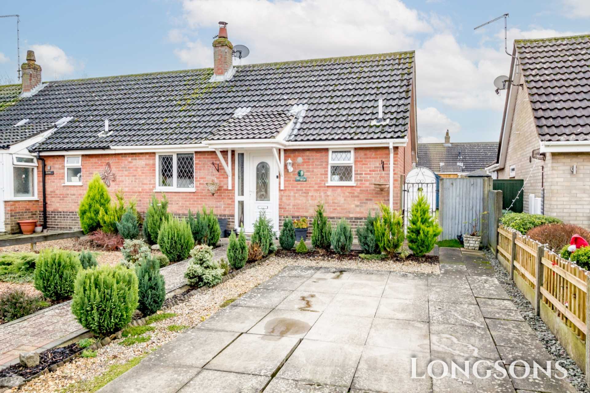 1 bedroom Semi-detached house SSTC