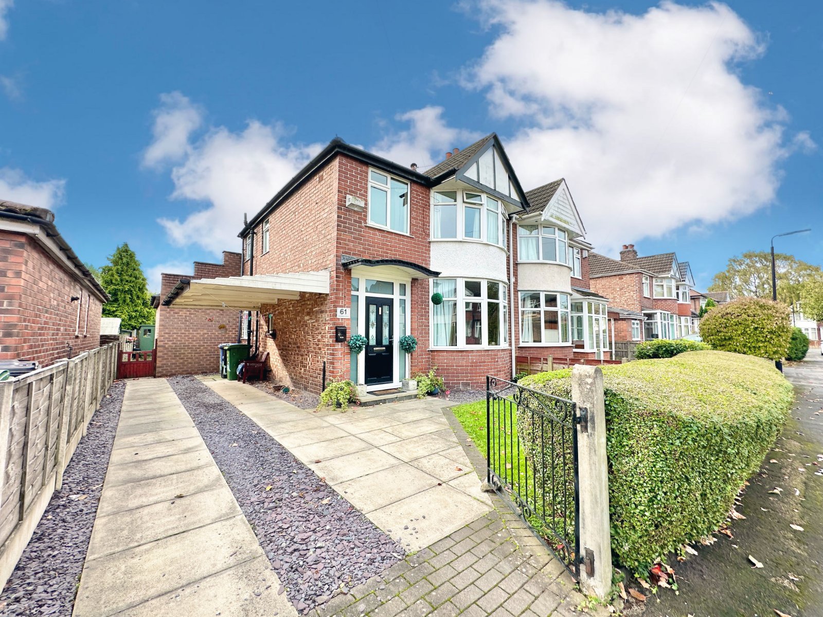 3 bedroom Semi-Detached House SSTC