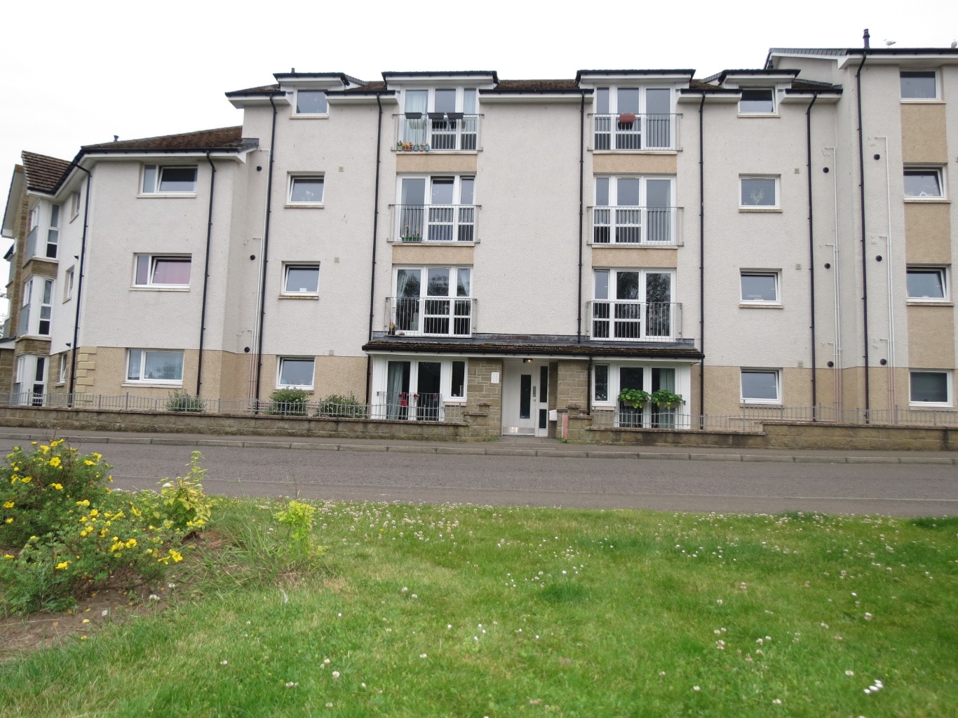 2 bedroom Flat For Sale