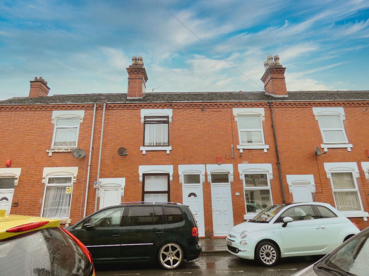4 bedroom Terraced House To Let
