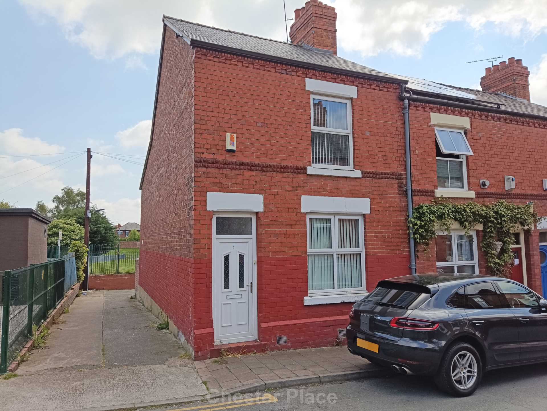 3 bedroom End Terrace Let