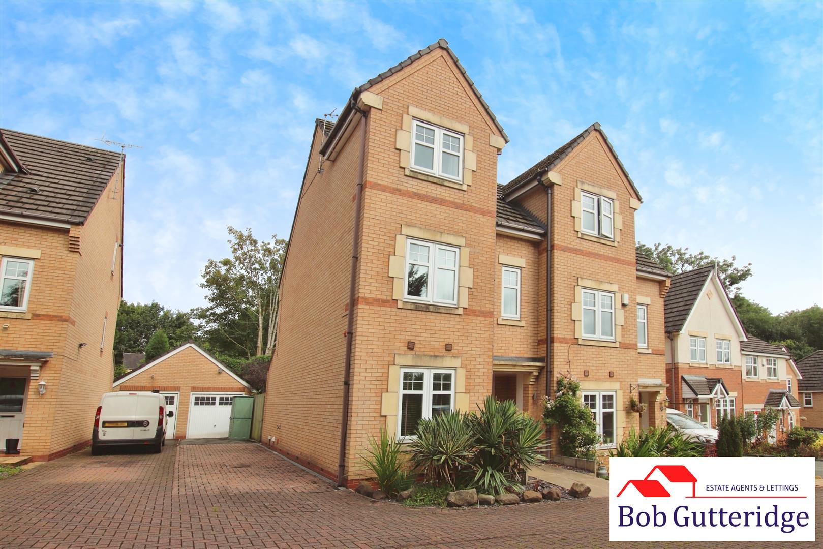 4 bedroom Semi-detached house SSTC
