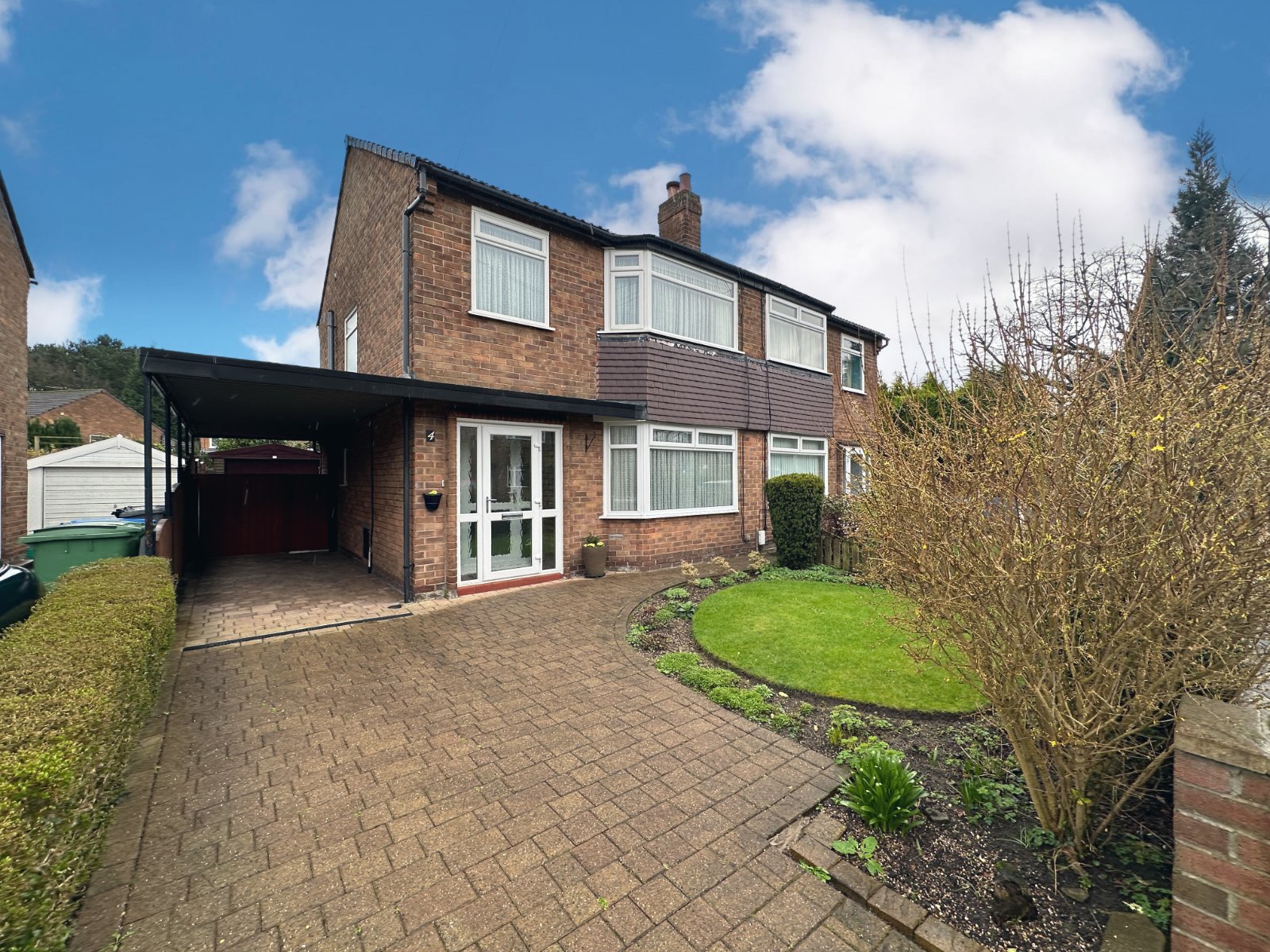3 bedroom Semi-Detached House For Sale