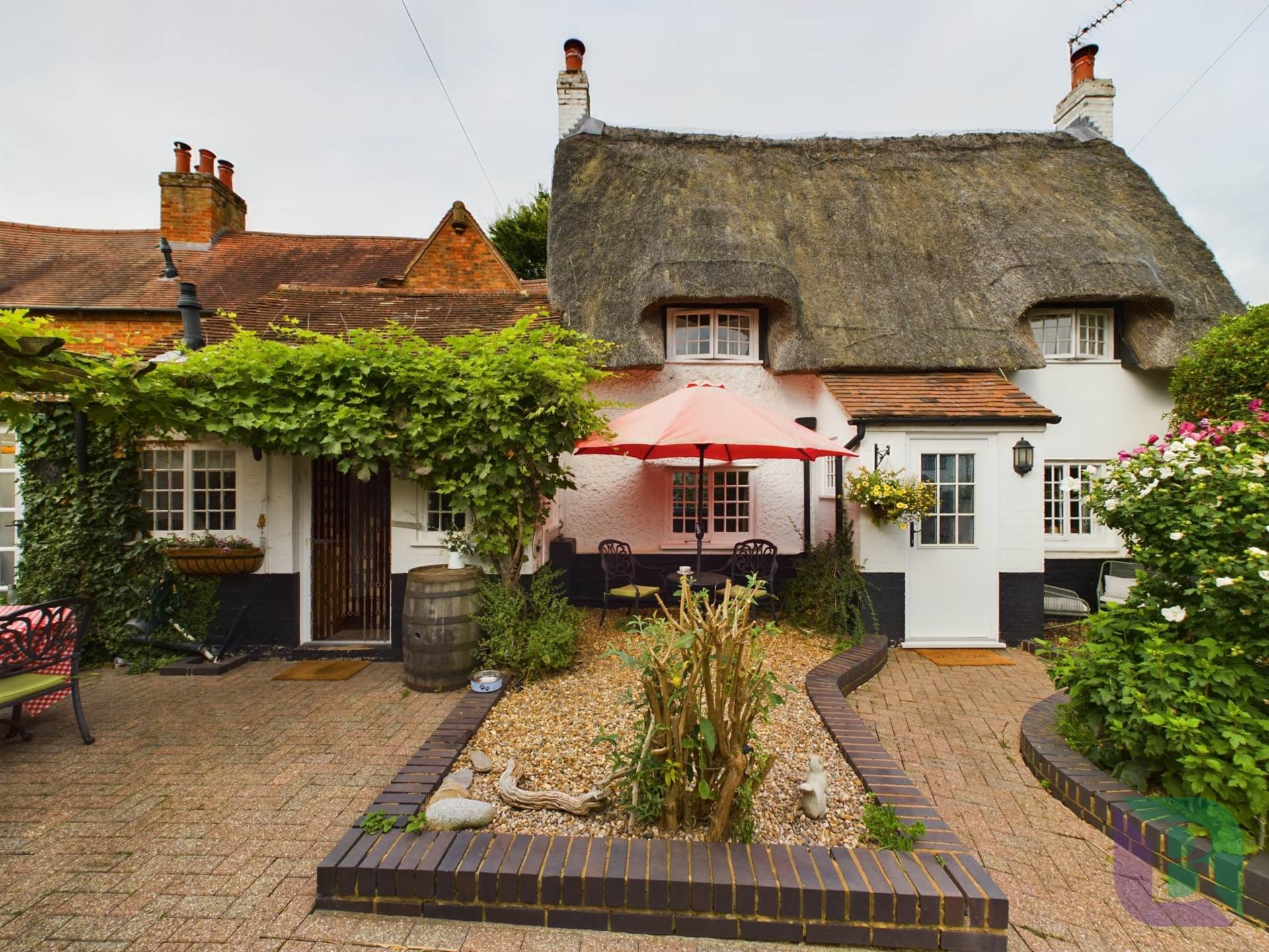 2 bedroom Cottage For Sale