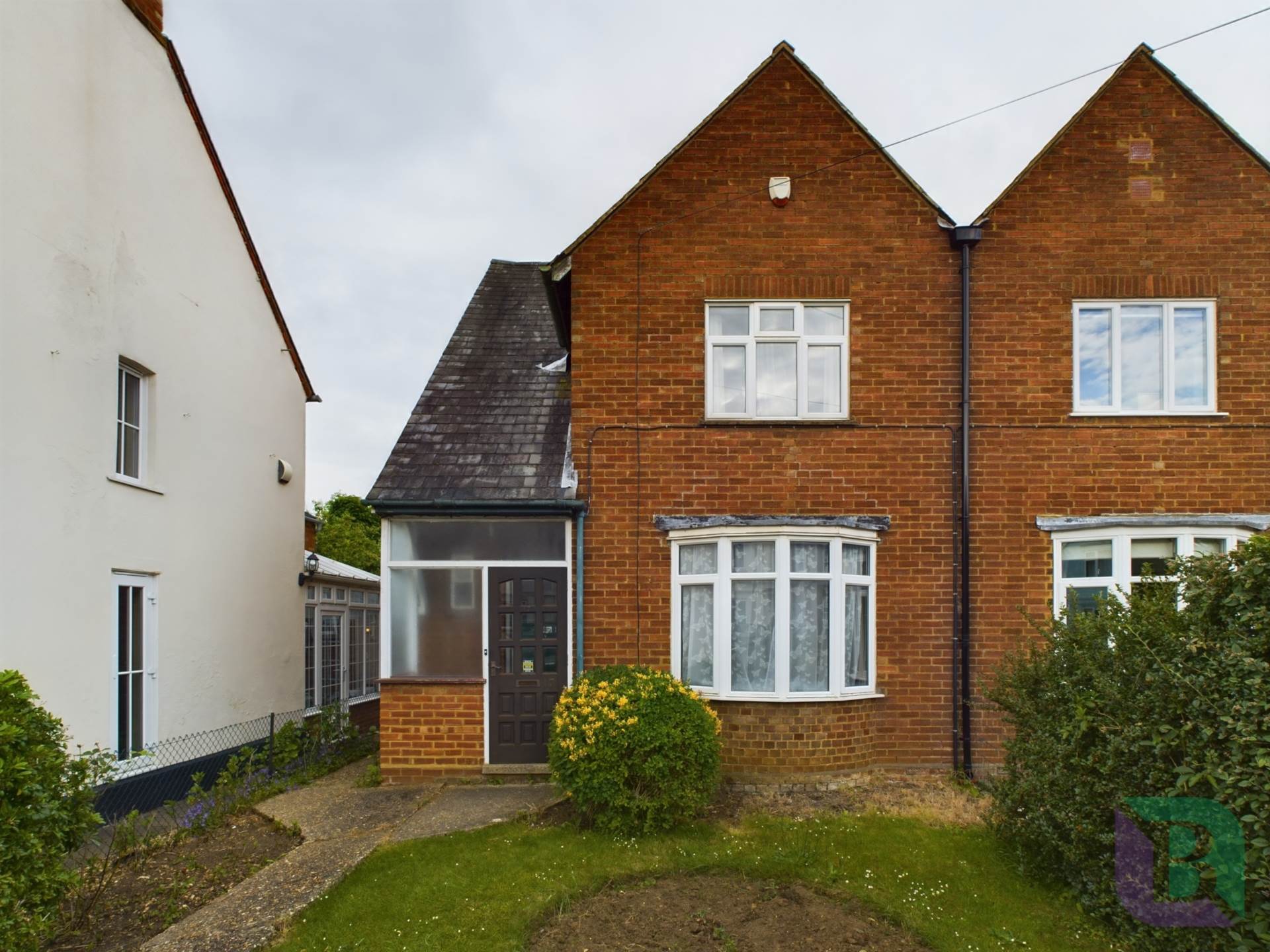 2 bedroom Semi-detached house Sold
