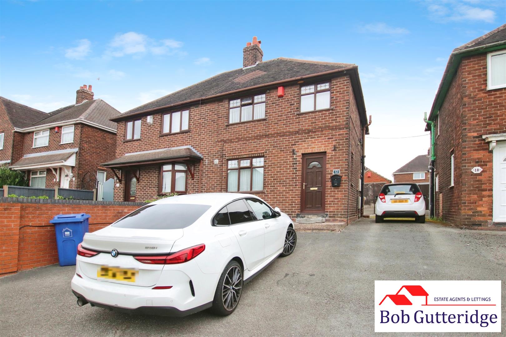 3 bedroom Semi-Detached House To Let