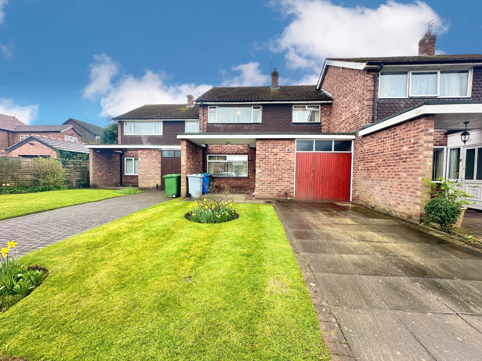 3 bedroom Detached House SSTC