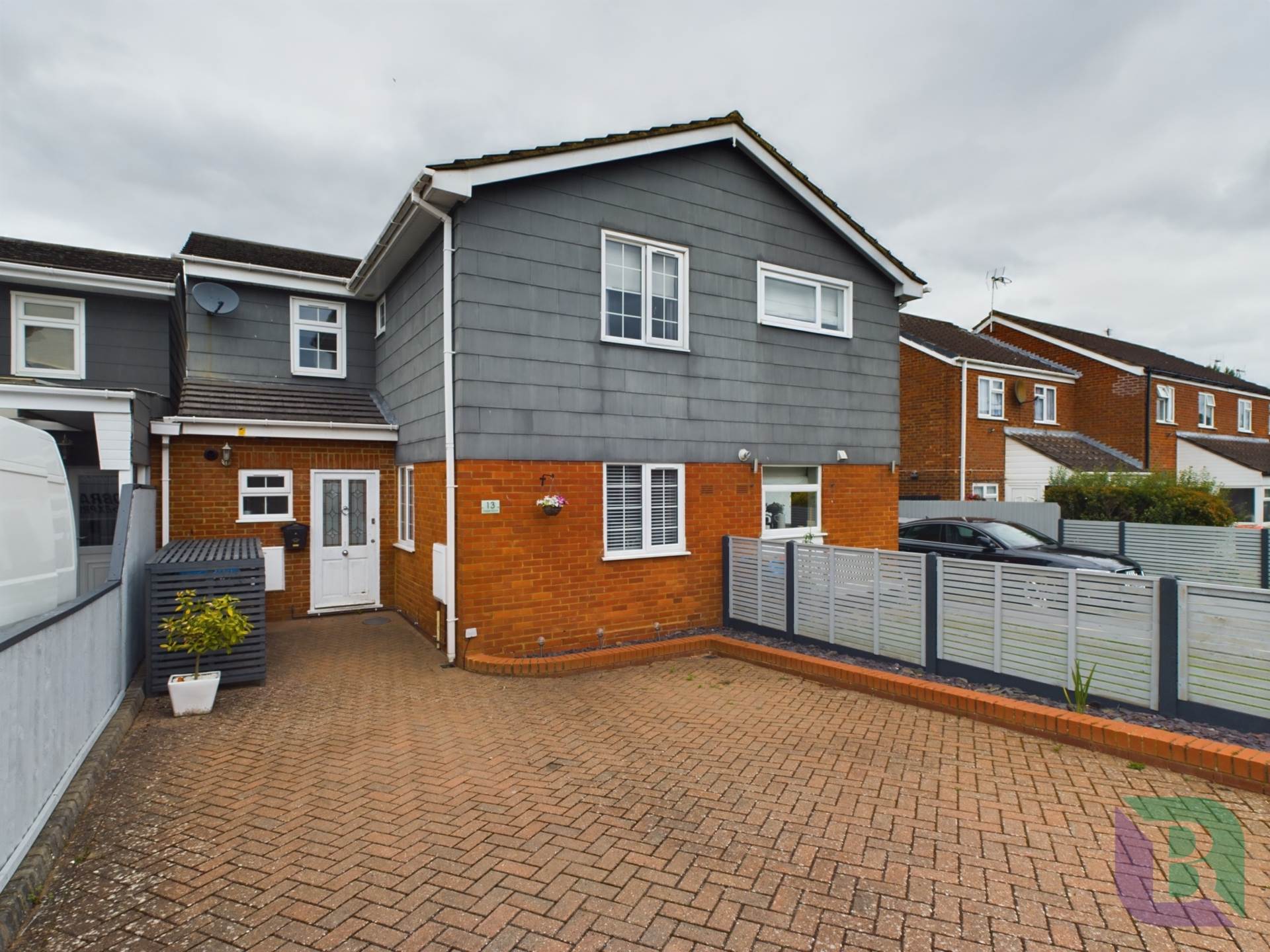 3 bedroom Semi-detached house Sold