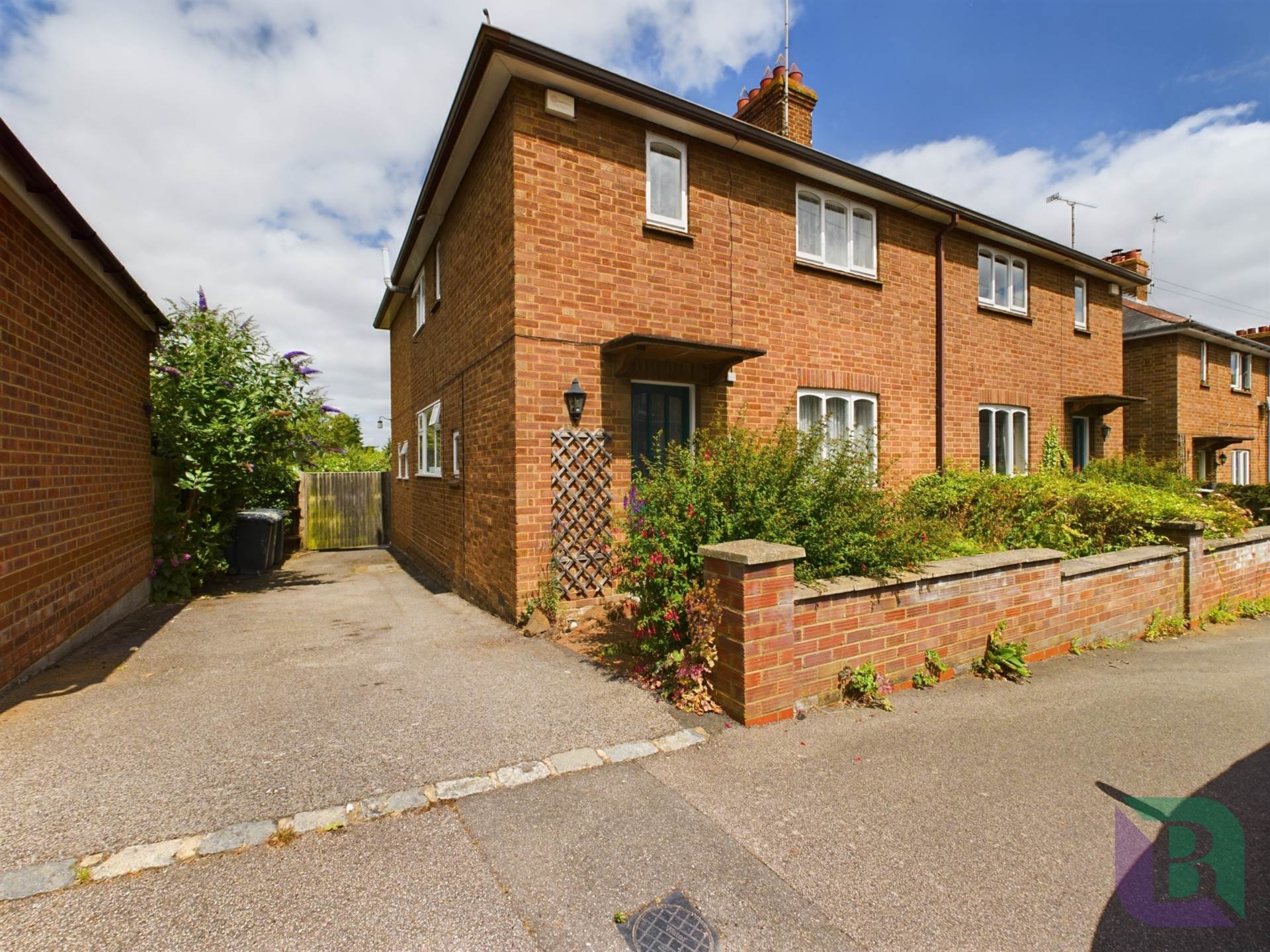 3 bedroom Semi-detached house Sold