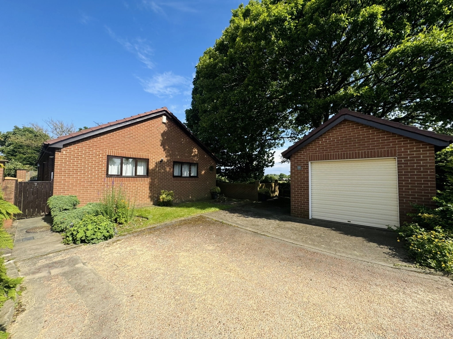 3 bedroom Detached house Under Offer