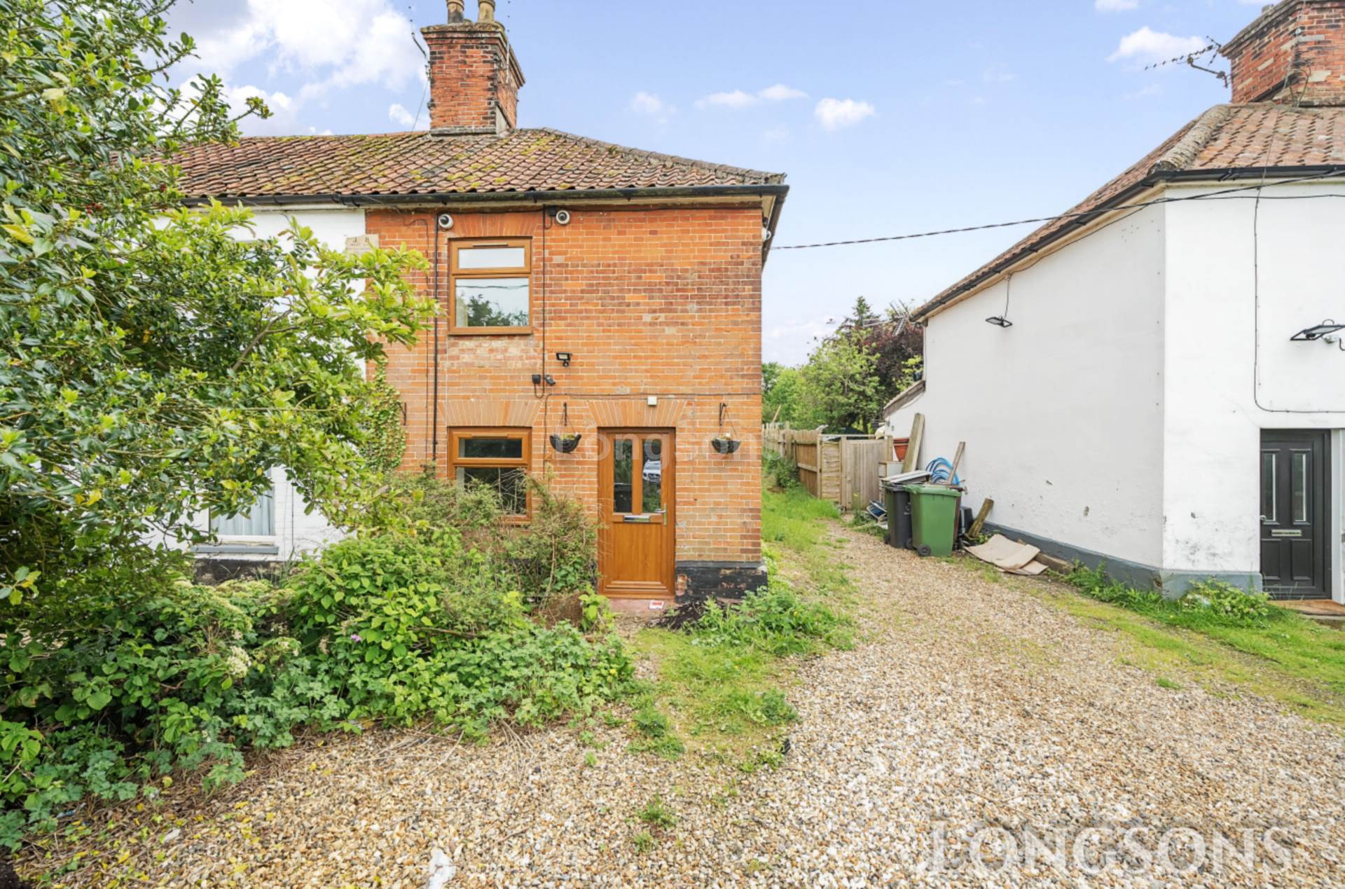 2 bedroom Semi-detached house SSTC