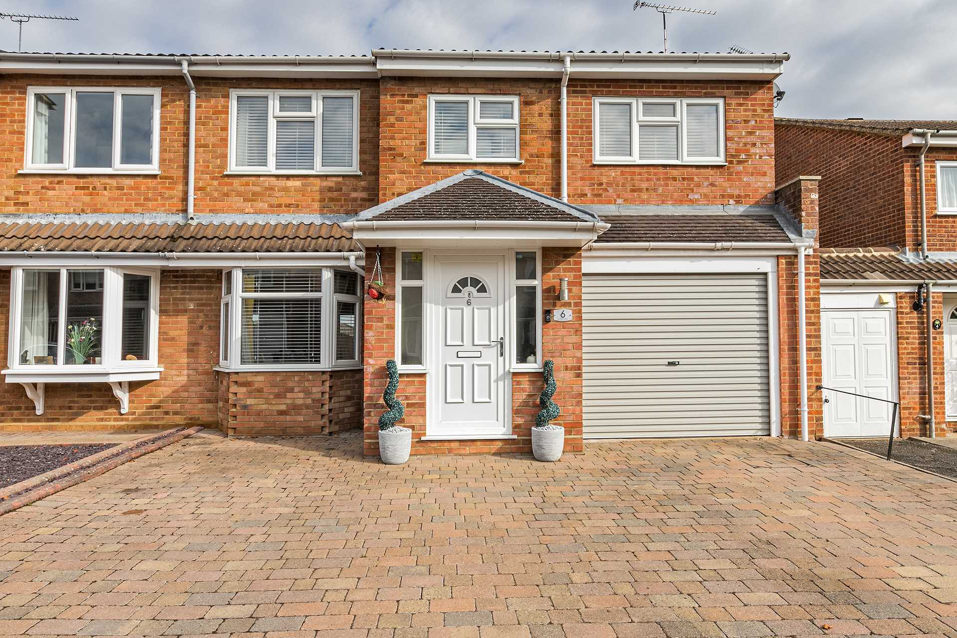 4 bedroom Semi-detached house Sold