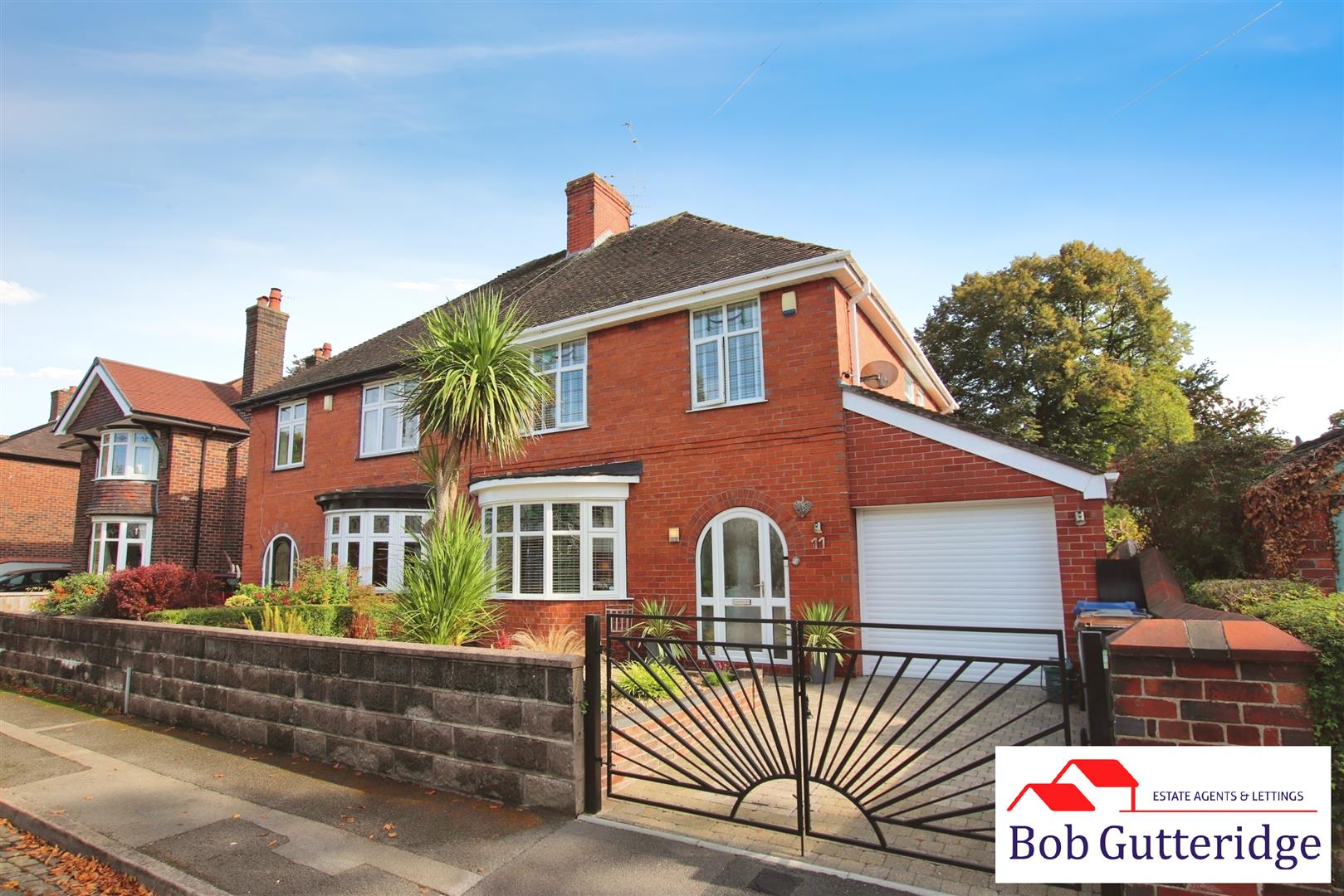 3 bedroom Semi-detached house SSTC