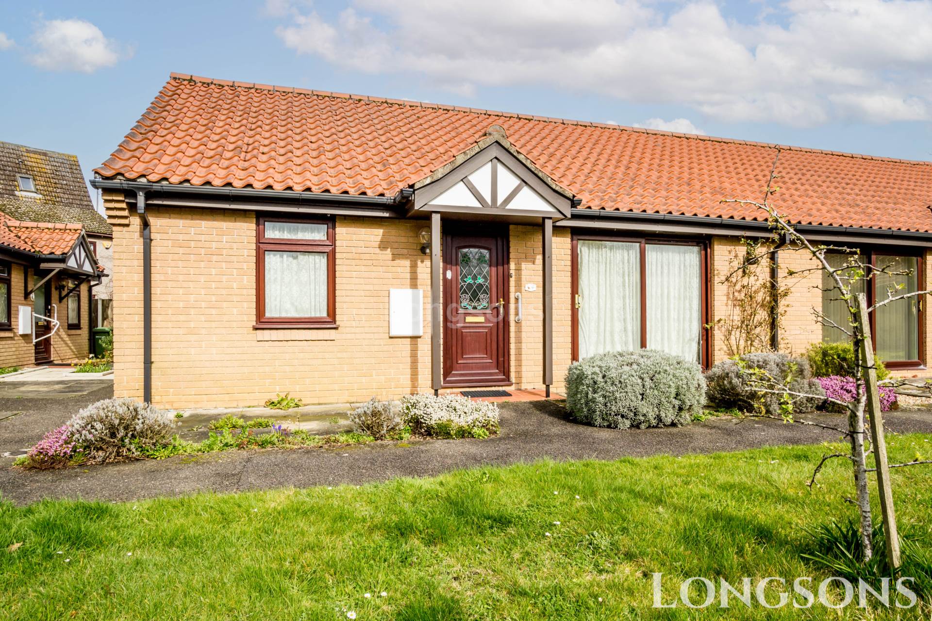 2 bedroom Semi-detached house SSTC