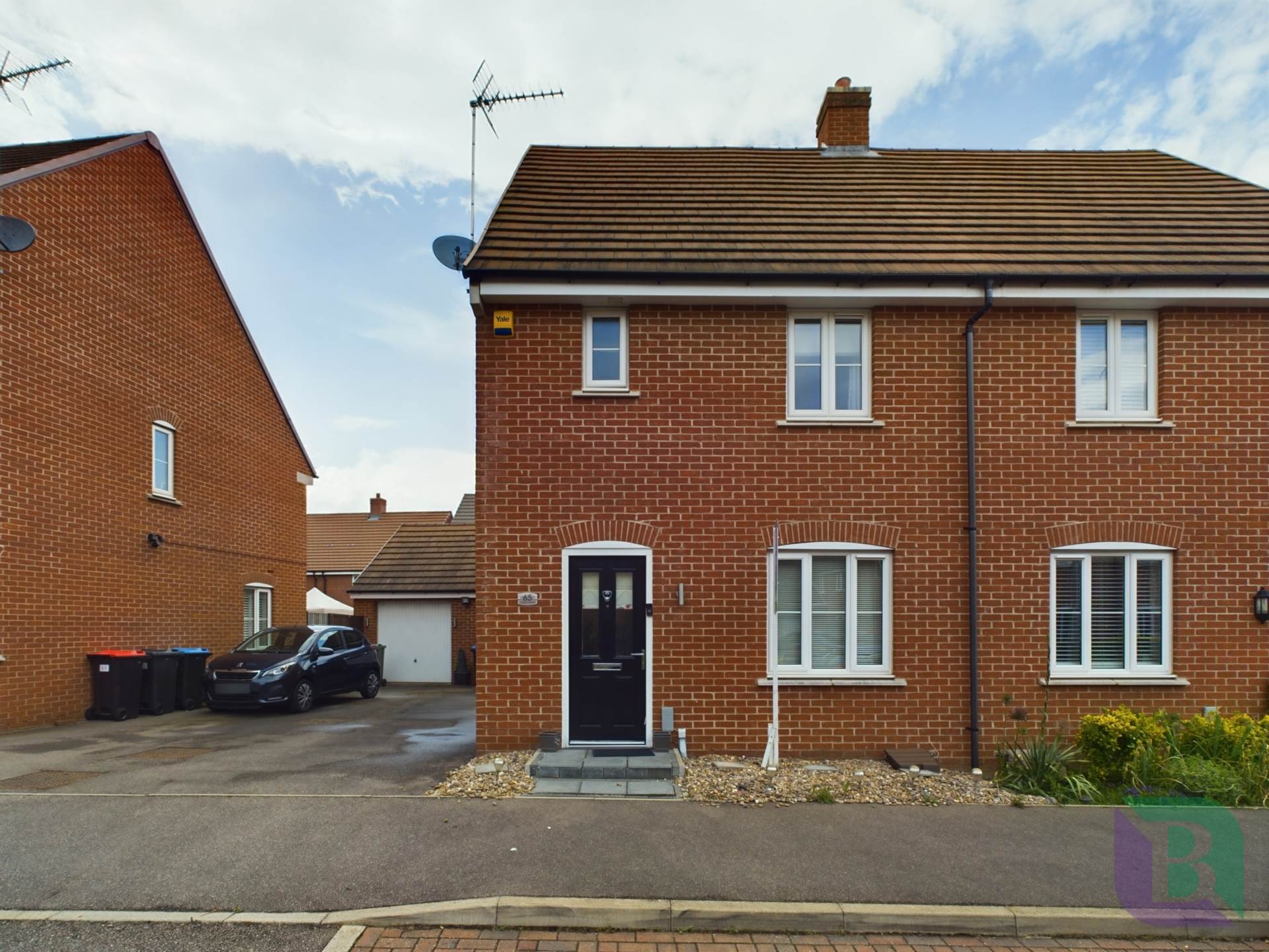 3 bedroom Semi-detached house Sold