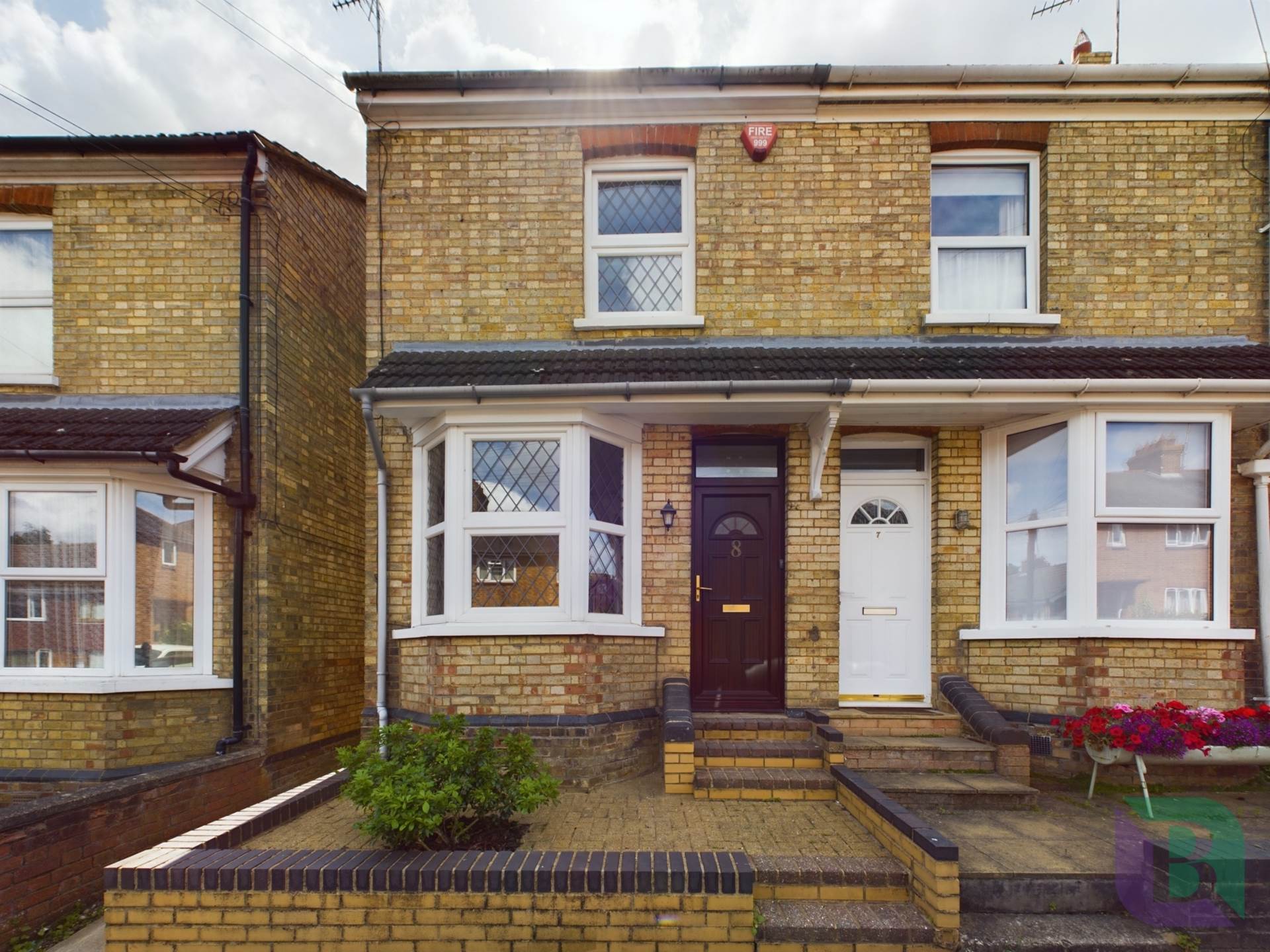 3 bedroom Semi-detached house Sold