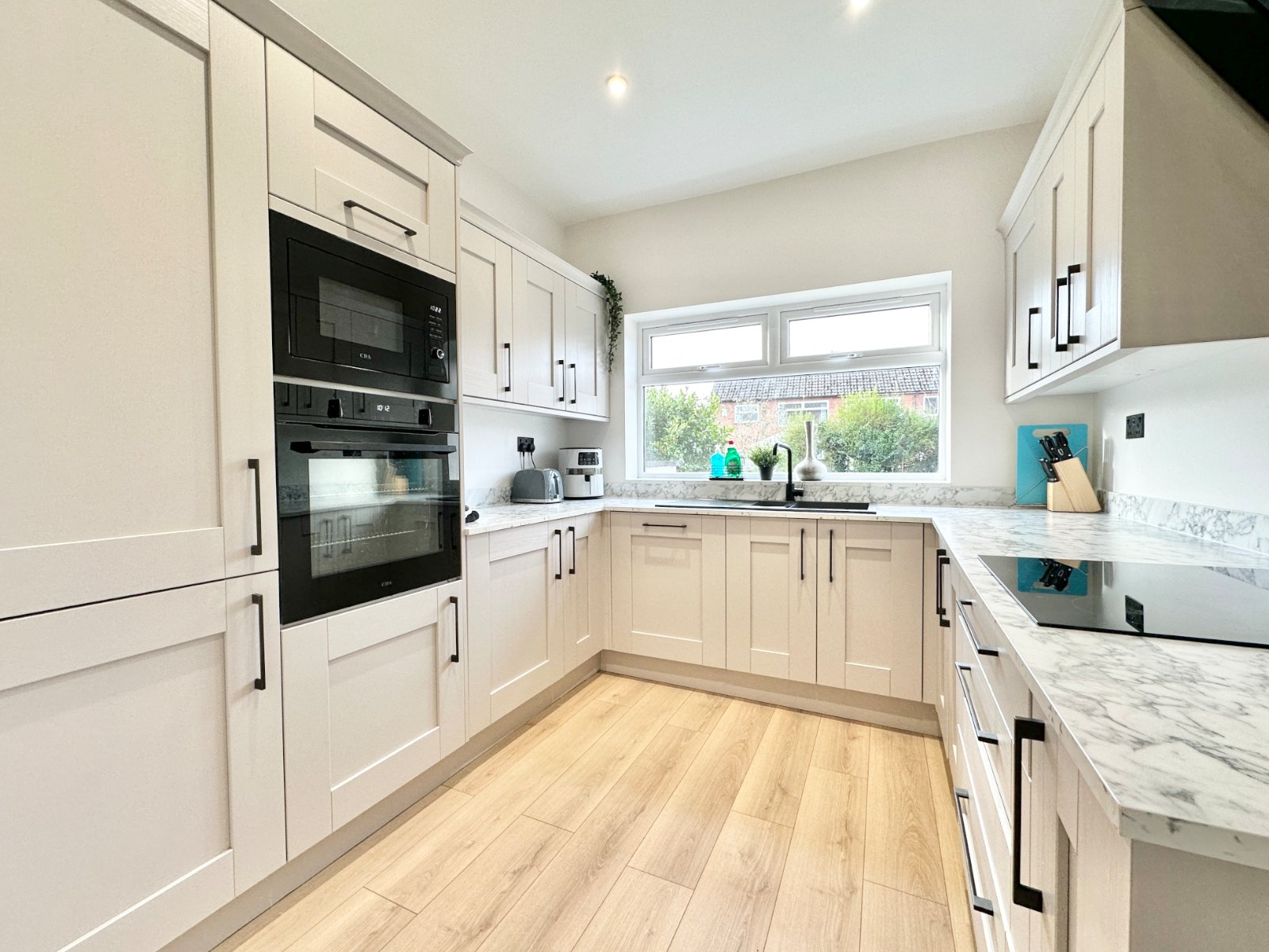 2 bedroom Terraced House SSTC