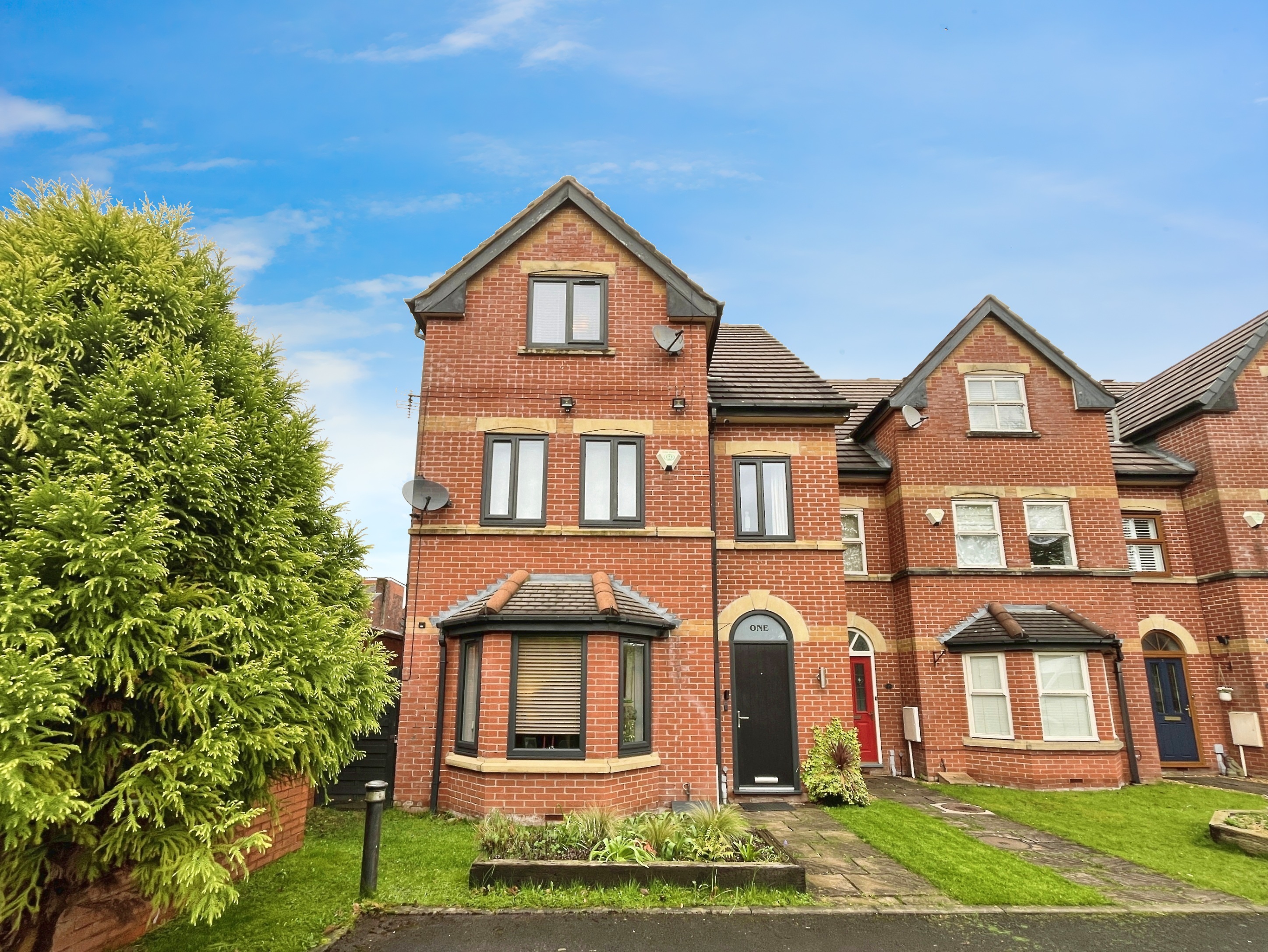 4 bedroom House For Sale
