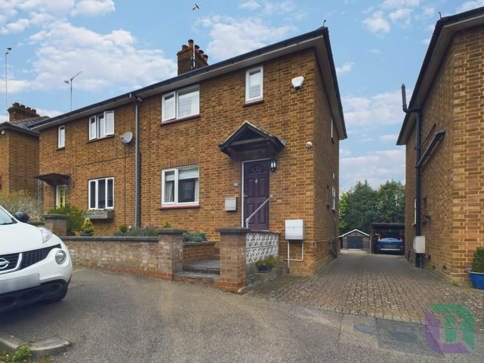 3 bedroom Semi-detached house Sold