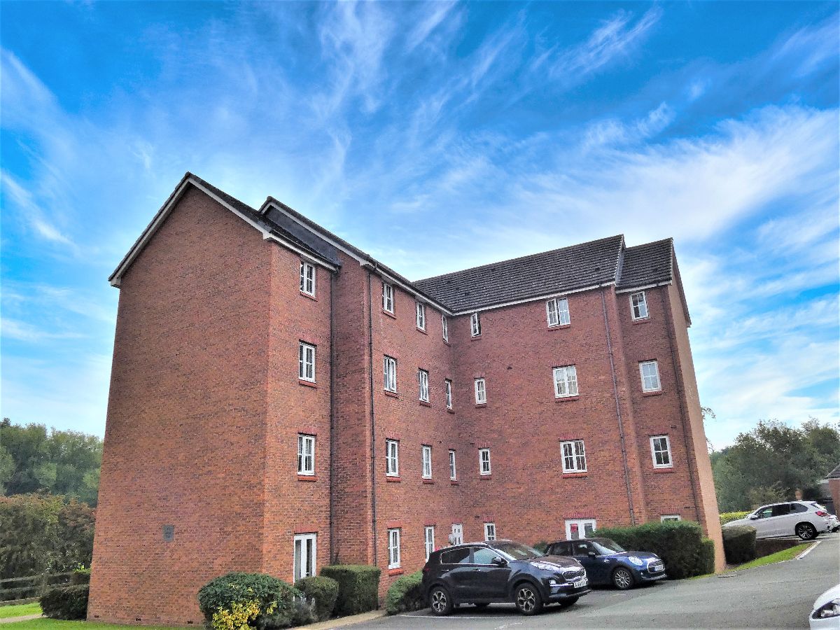 3 bedroom Apartment To Let