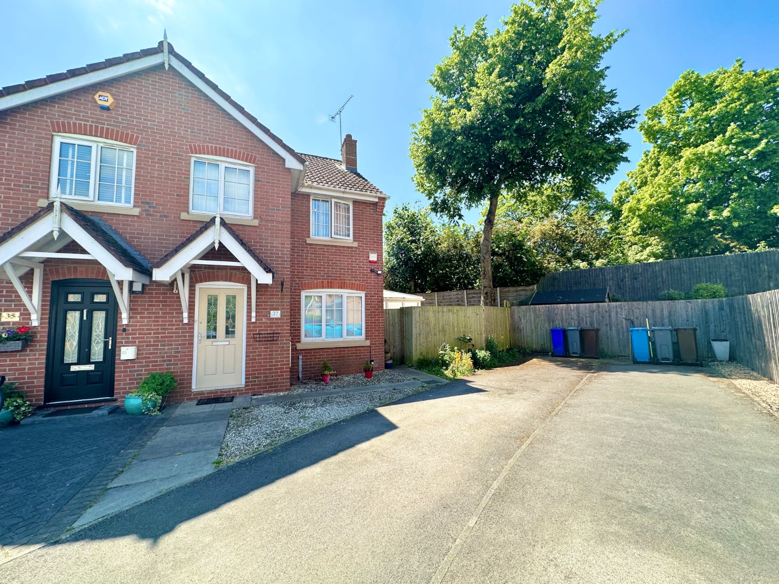 3 bedroom End of terrace house SSTC