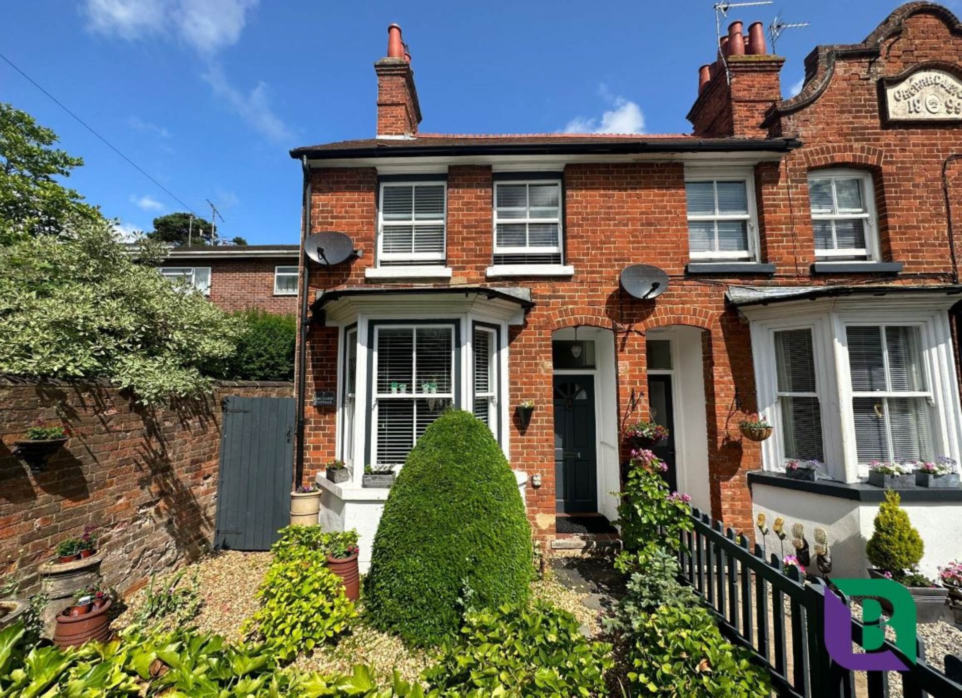 2 bedroom End of Terrace House For Sale